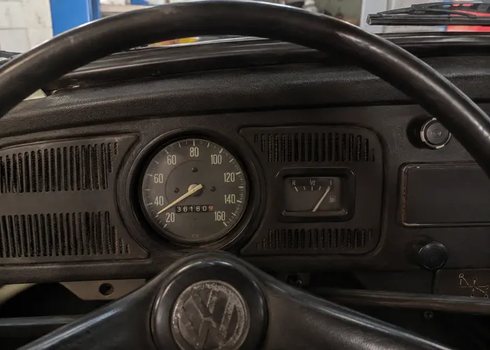 marcador de combustível no painel de Fusca antigo
