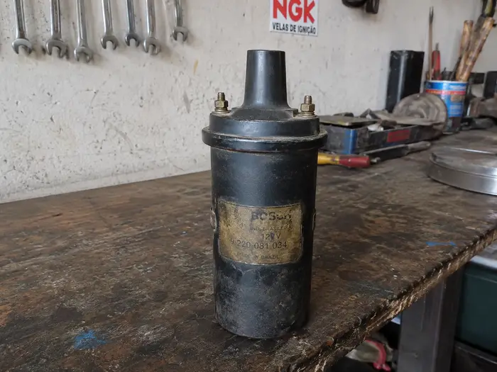 bobina de ignição de carro antigo