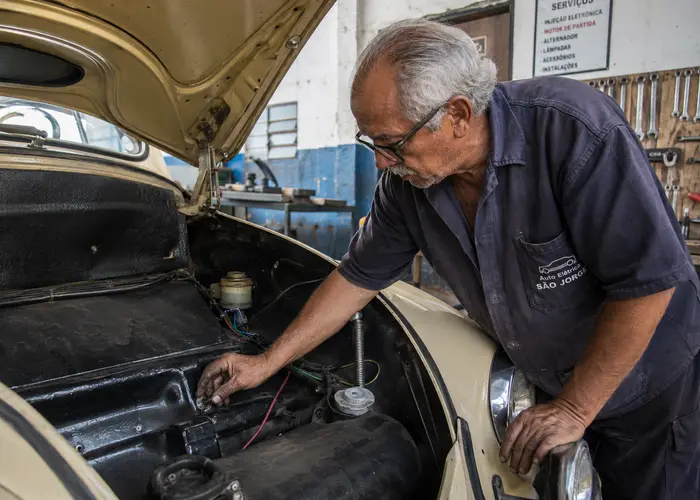 aterramento de carro antigo em avaliação