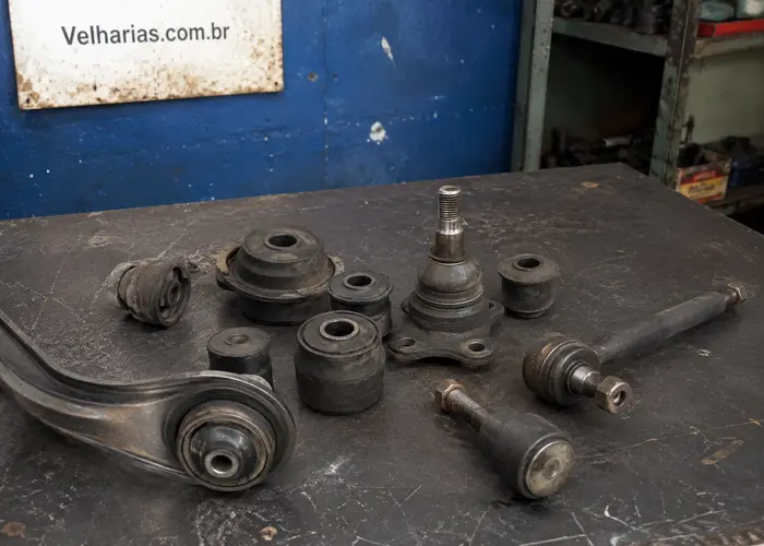 buchas e pivôs de suspensão antiga em avaliação